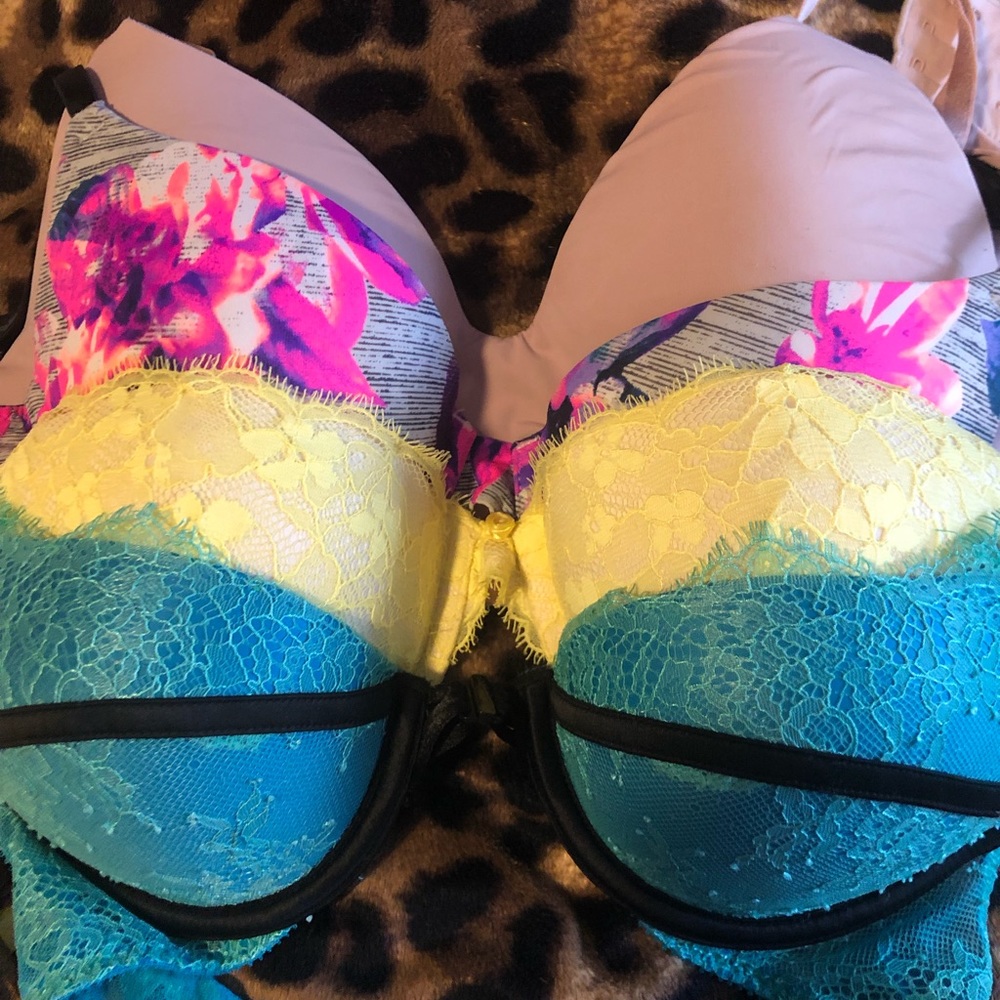 Lots of 4 VS Pink Bras. 34a 34b assorted colors,